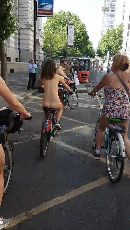 machine fucking in public_3807f994