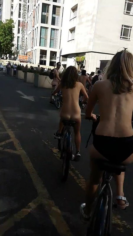 machine fucking in public_3807f994