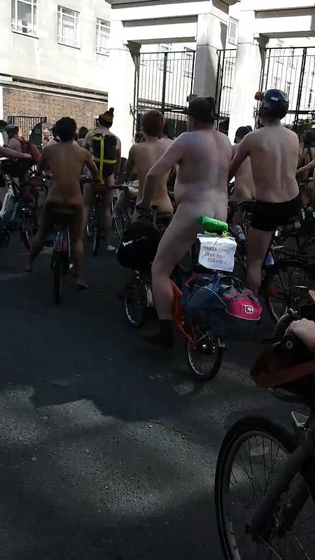machine fucking in public_3807f994