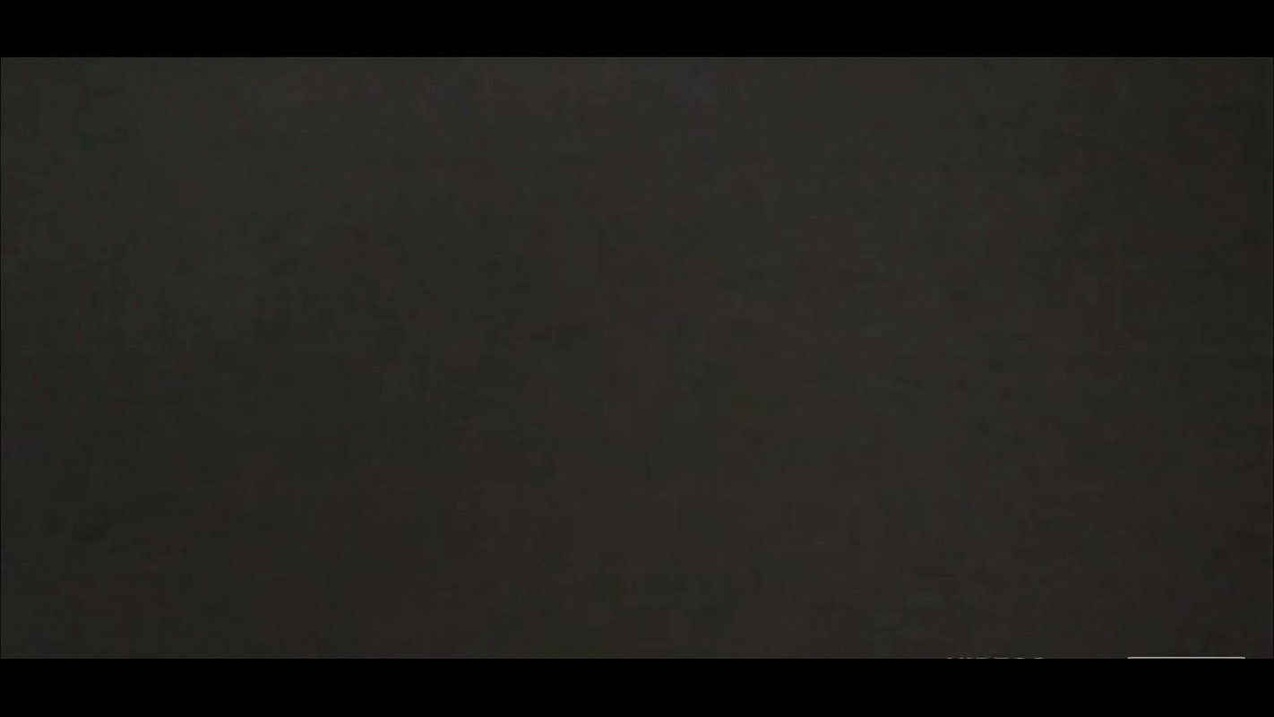 Milf pees in public almost gets caught several times_5b3ca674