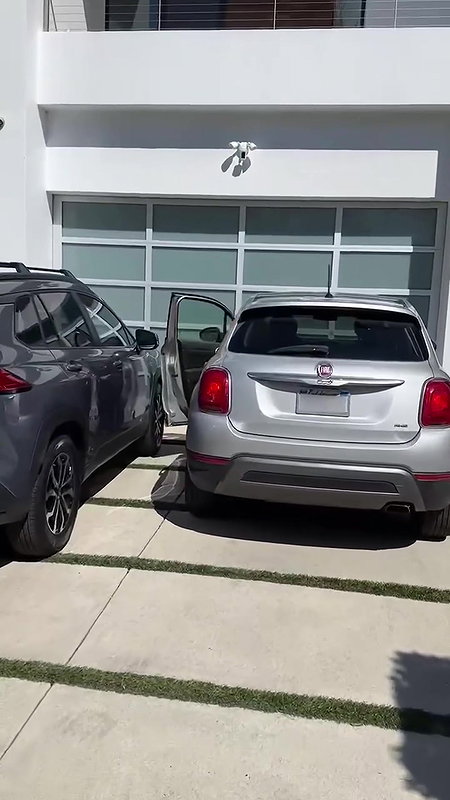 Miyashita loves to be publicly toy stuffed by her man_0921bbe2