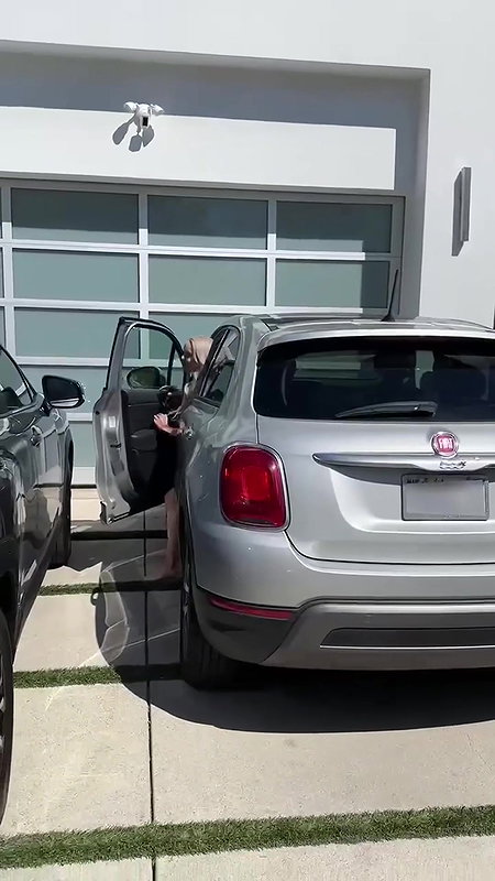 Miyashita loves to be publicly toy stuffed by her man_0921bbe2