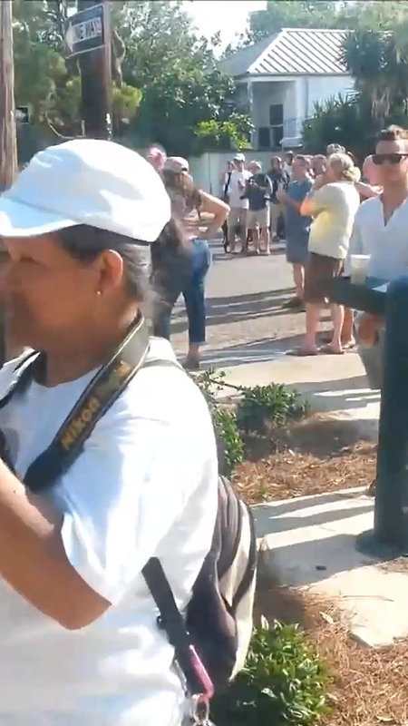 Old man euro teen public She is so fantastic in this short skirt_6a372383