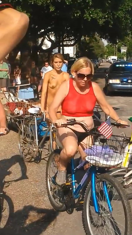 Old man euro teen public She is so fantastic in this short skirt_6a372383