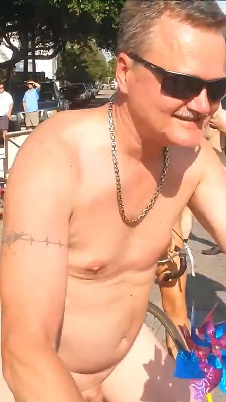 Old man euro teen public She is so fantastic in this short skirt_6a372383