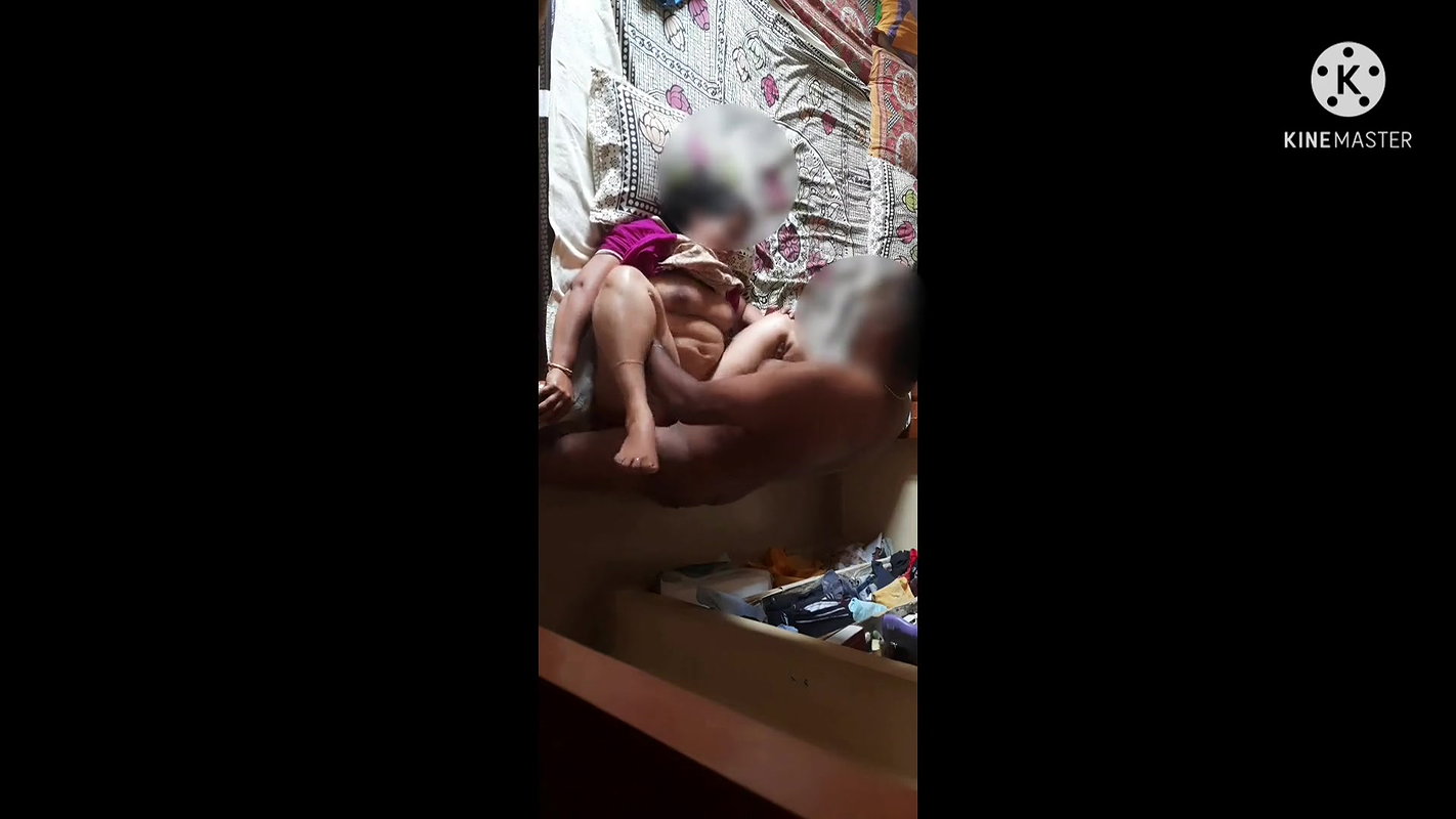 Mallu wife enjoys blowjob and hard sex.