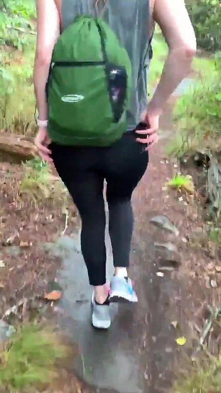 Peeing at a public restroom_6fc69de8