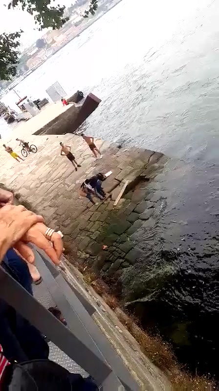 PISSING THROUG MY PANTS in PUBLIC_2ca2c5cd