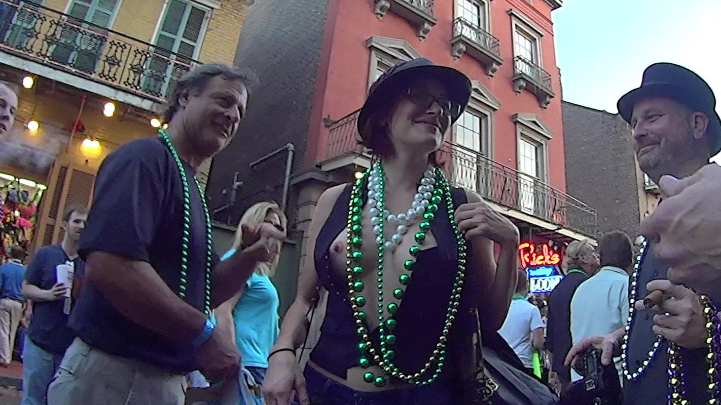 Public Agent French babe Jennifer Amilton fucks a guy in his office_35d38731