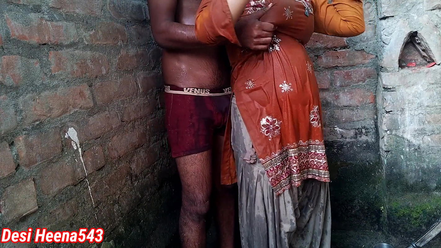 Mausi ki beti ko ghodi banakar choda in clear hindi voice.