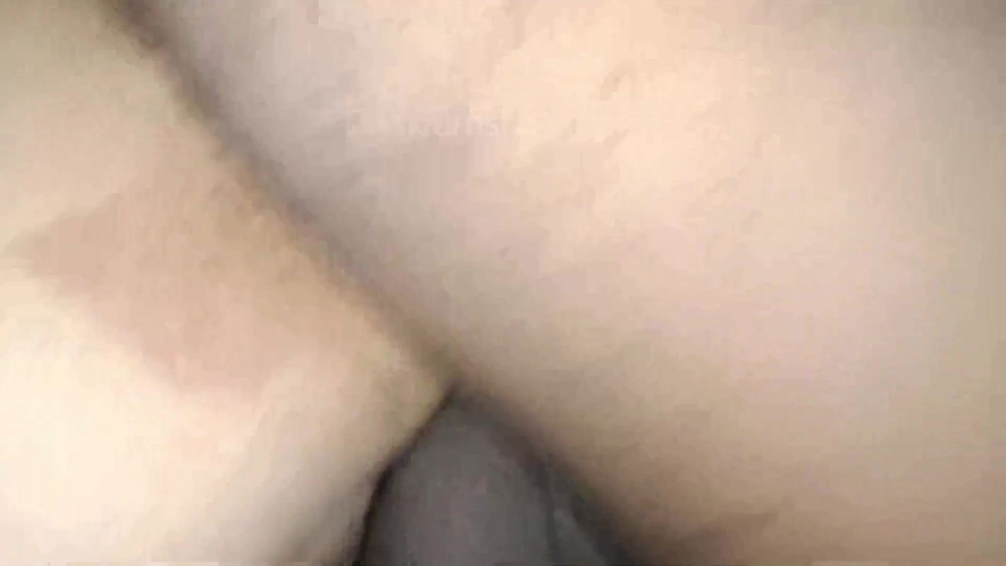 Meri ex-girlfriend ko doggy bna kar zabardast chudai kari or uski chikni chut to cream se bhar diya.