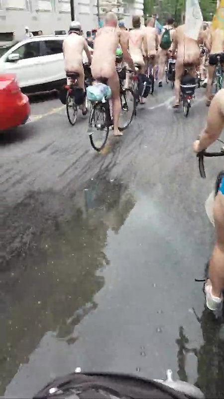 PUBLIC NAKED RUNNING TRAINING AND FLASHING HAIRY PUSSY OUTDOORS_631afeeb