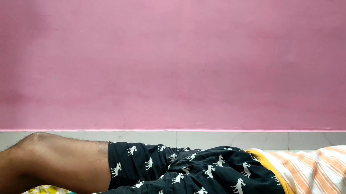 Mousi ki jawan beti ki chudai kar di akele mein.