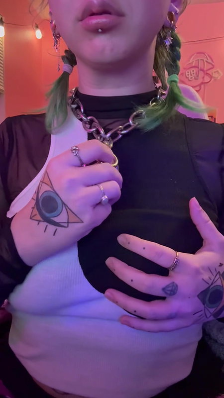 Reliefe in a Public Toilet_53a498ae