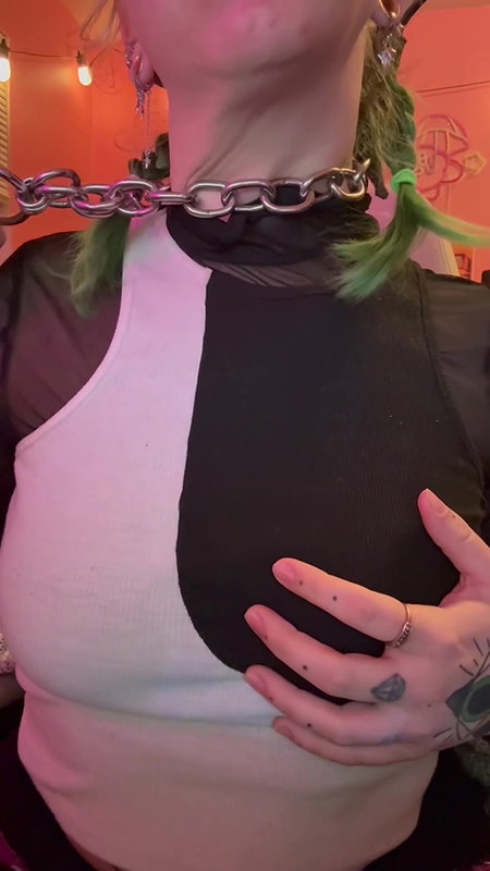 Reliefe in a Public Toilet_53a498ae