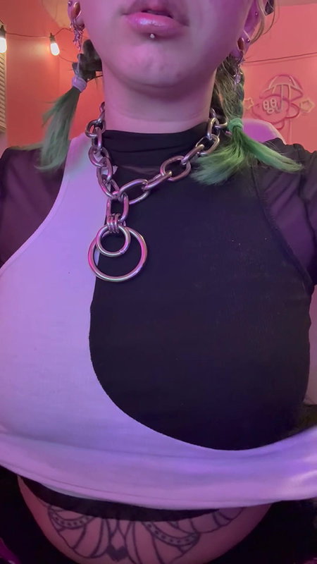 Reliefe in a Public Toilet_53a498ae