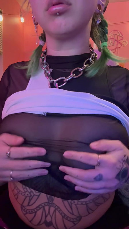 Reliefe in a Public Toilet_53a498ae