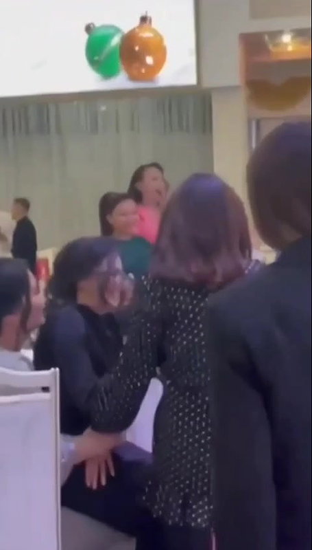 RISKY SEX IN PUBLIC WITH A SKINNY PETITE WITH TIGHT PUSSY IN THE POOL_fdde9216