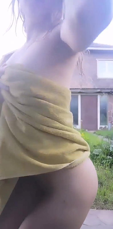 Shy milf masturbating in public_70765e65