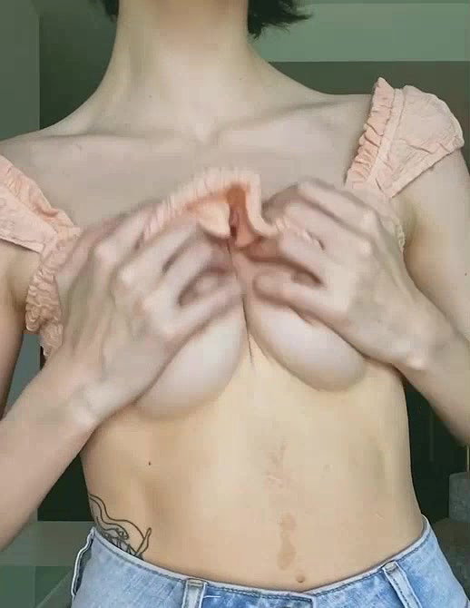 Slut shakes her tits and ass and flashes her tits and pussy publicly_95556c48