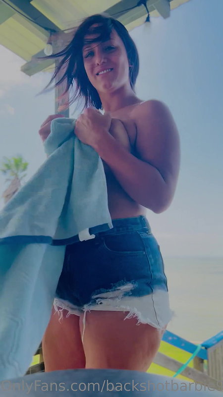 Slut shows her holes at a public pool_e3edde2a