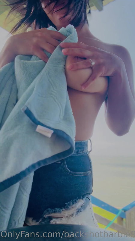 Slut shows her holes at a public pool_e3edde2a