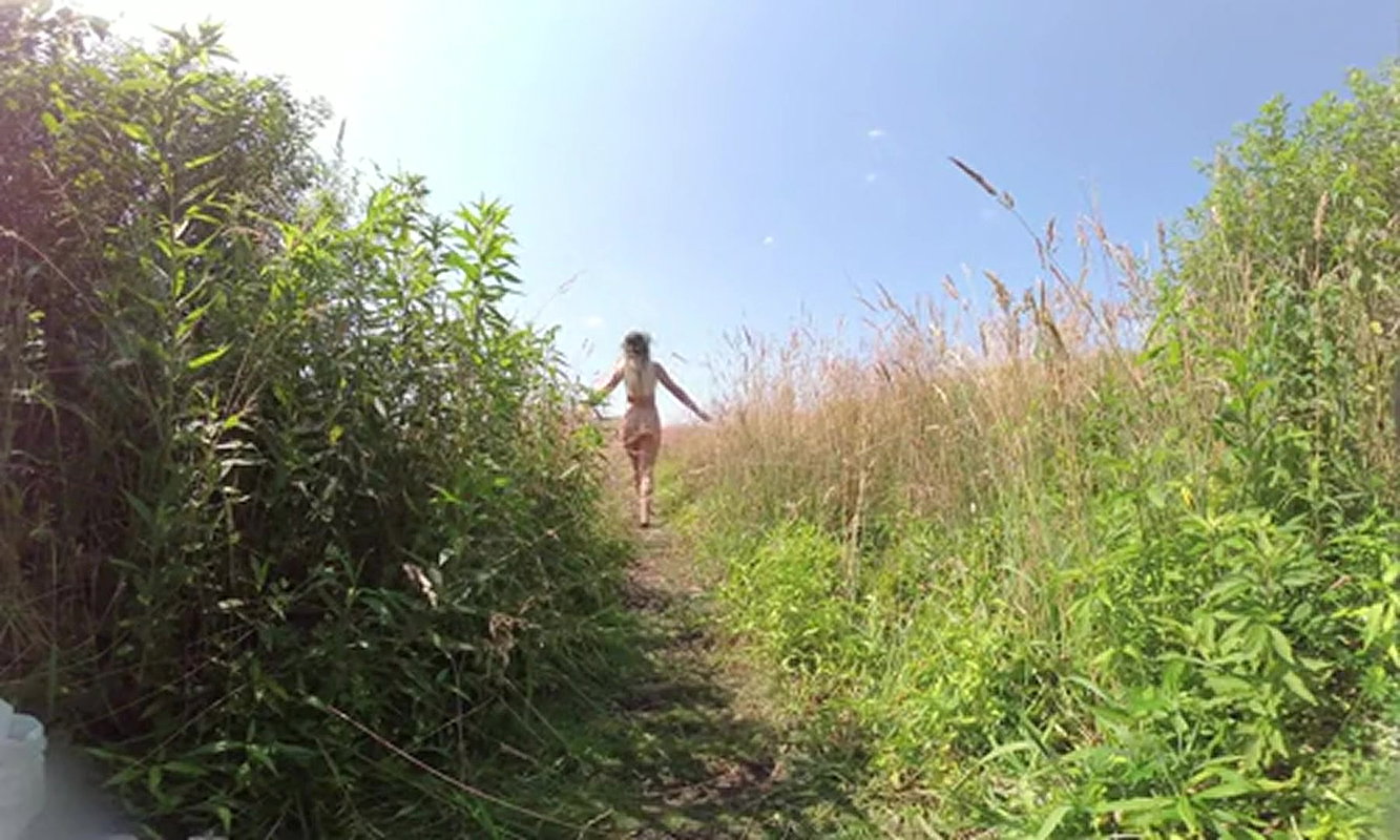 Strong Pissing Streams from Hairy Ginger Hole at Public Beach Big Tits Redhead in Swimsuit Pee_0f1cd5d6