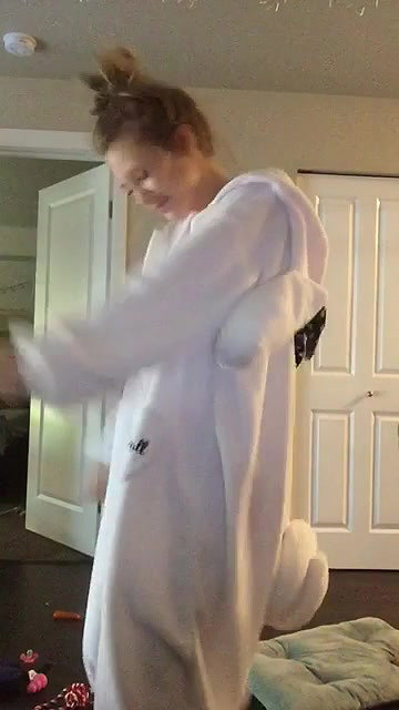 Teen Night time public piss_19f647a5