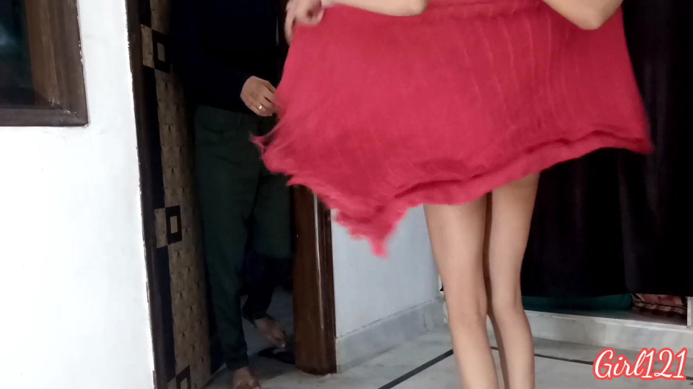 NRI bhabhi seducing courior boy in periods.