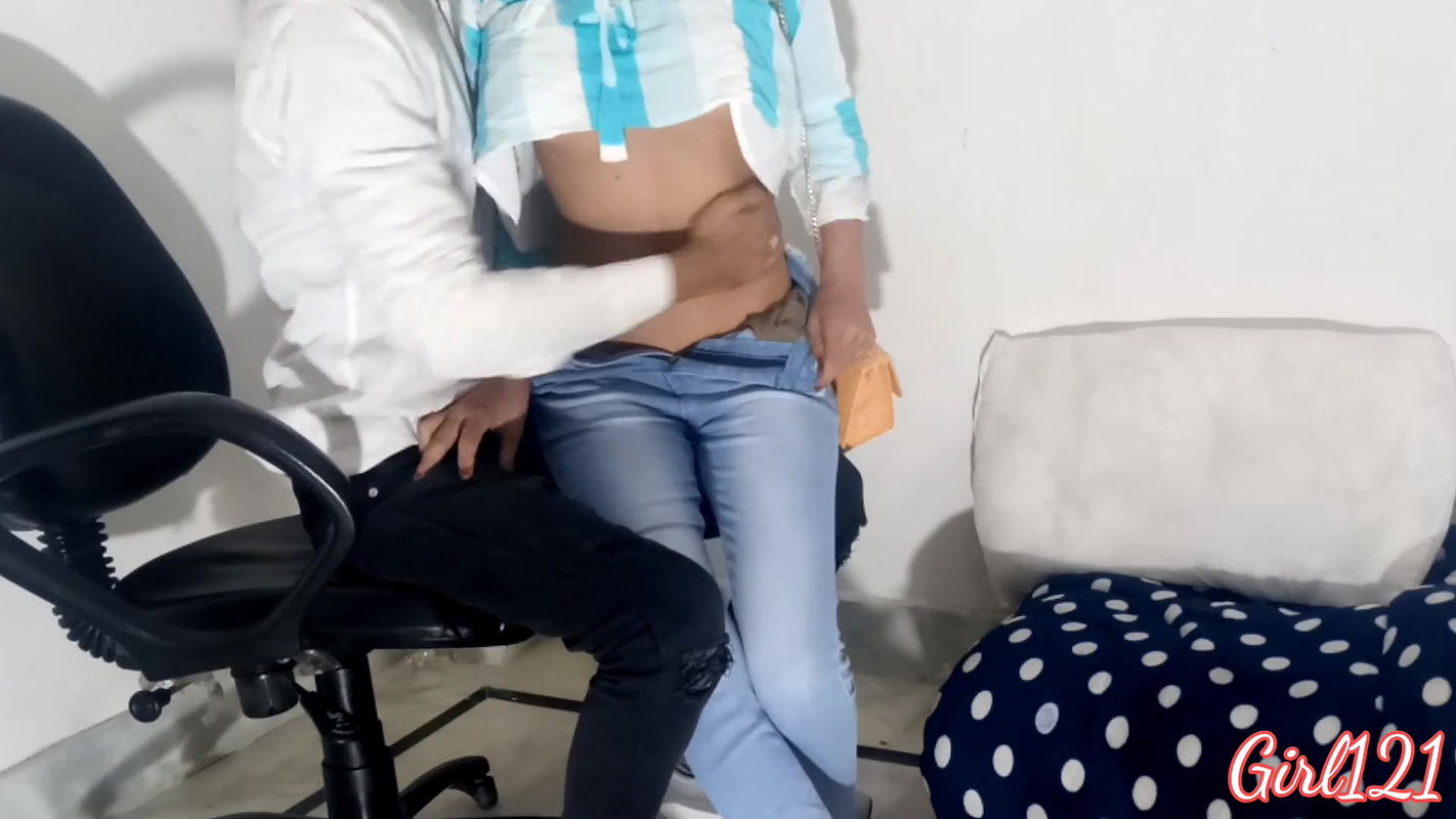 Office me chudai – Indian 18 yo pussy seduced by boss.