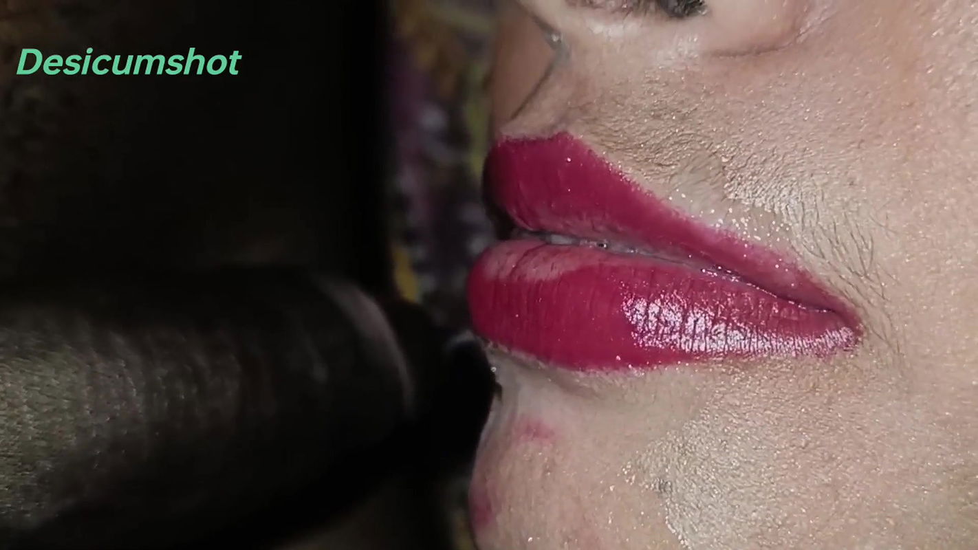 Ohh meri jaan ne to aaj mere lund ko chus kar apne lips pe hi meri pani nikal di,my hot desi sexy bhabhi awesome sucking.