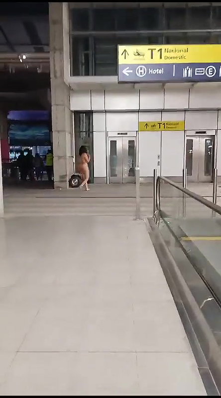 Crazy_Woman_Naked_at_Chilean_Airport