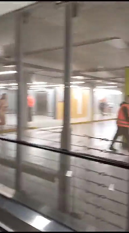 Crazy_Woman_Naked_at_Chilean_Airport