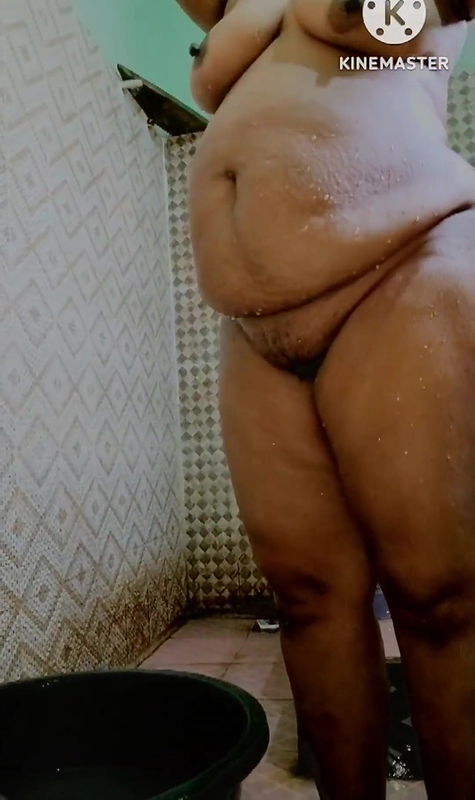 Payal bhabi ko birthroom me nanga dekh liya.