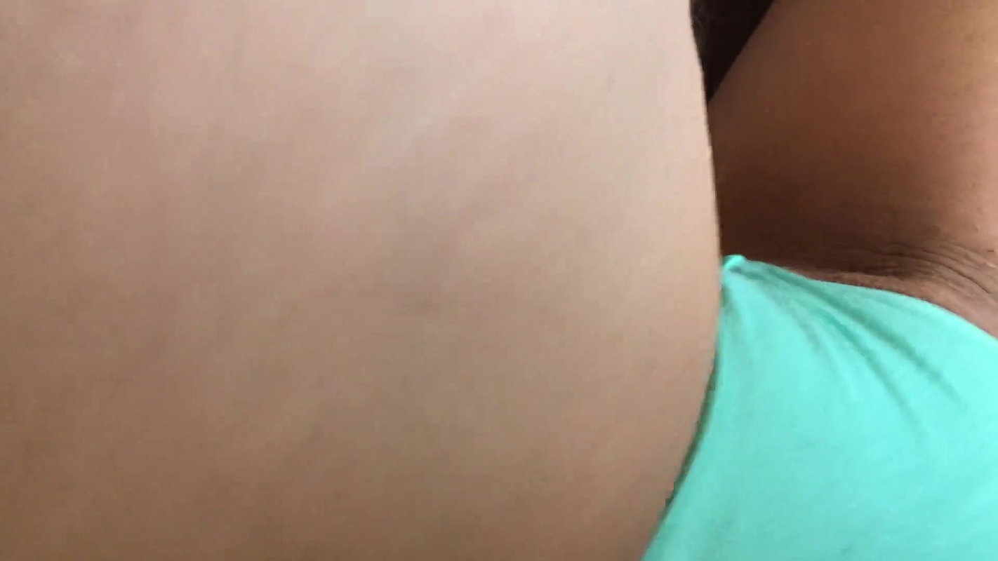 horny amateur girl fingering her wet juicy pussy till orgasm on cam_2