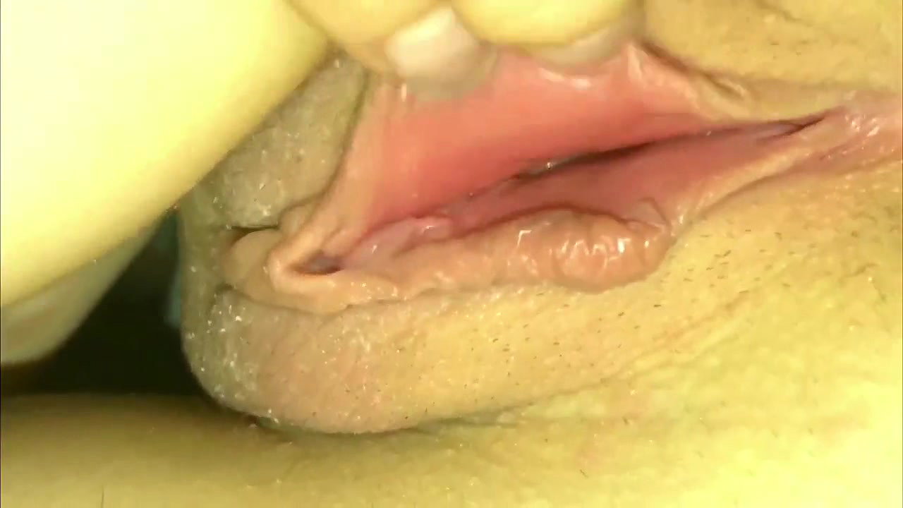 horny amateur teen show her wet pussy on cam