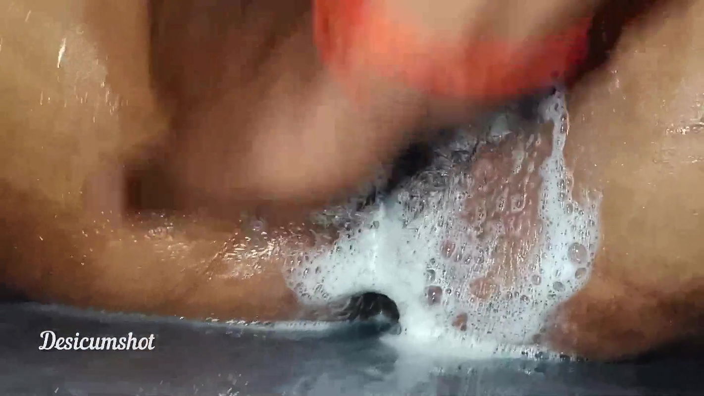 Pushpa bhabhi pussy fingered during bathing in her bathroom.