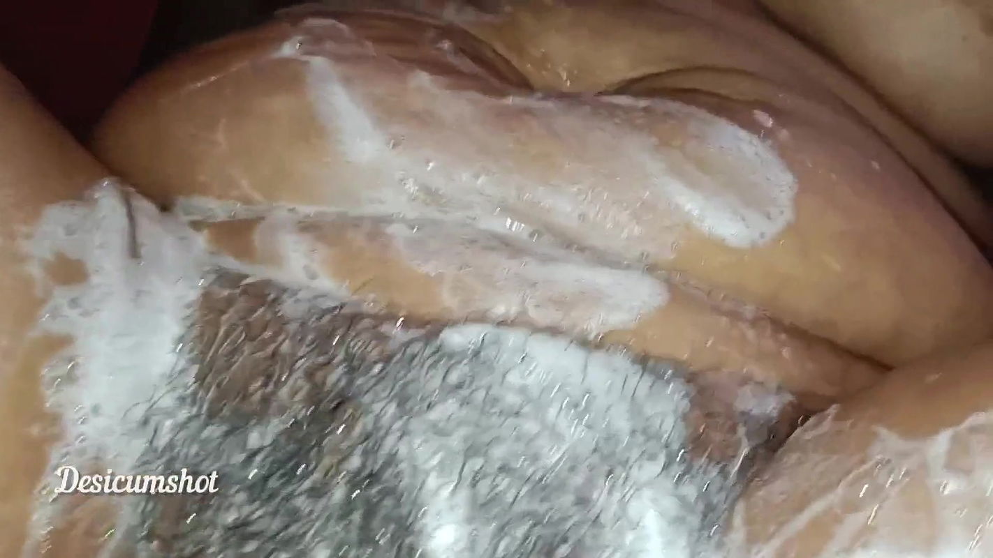 Pushpa bhabhi pussy fingered during bathing in her bathroom.