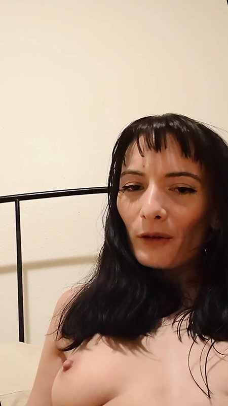 Hot brunette girl dildoing pussy till orgasm on cam