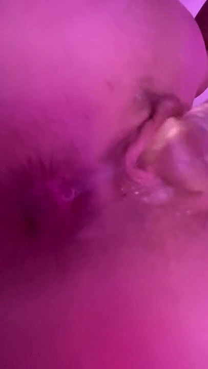 hot horny girl dildoing wet juicy pussy on cam
