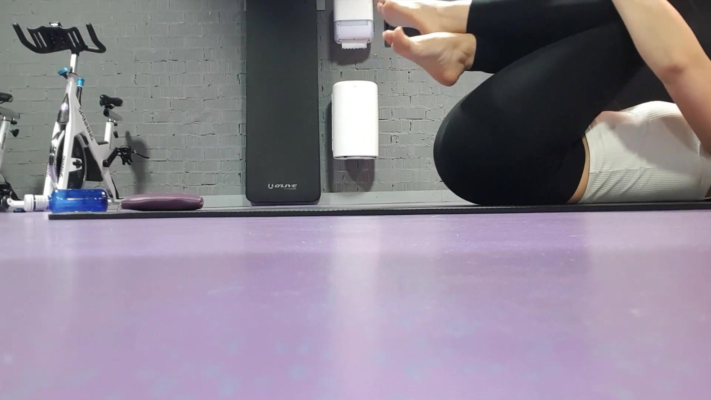 hot sexy fit amateur girl selfie masturbating till squirting orgasm after workout in the gym shower