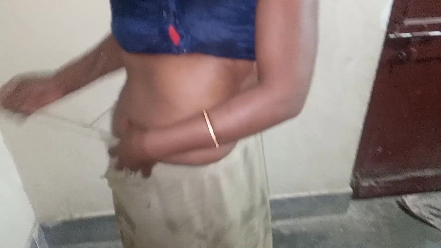 Sexy bhabhi pani pani horhi ao dekho.