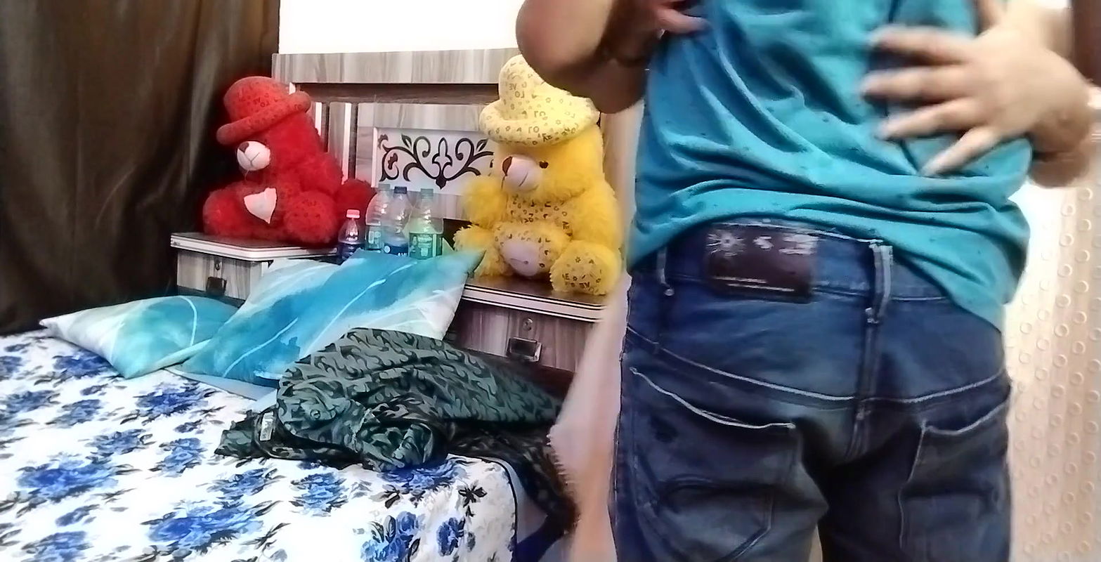 Sexy guy hotdesixx came to fix the fan and did dirty hard fucking work with the hotgirl21 housewife.