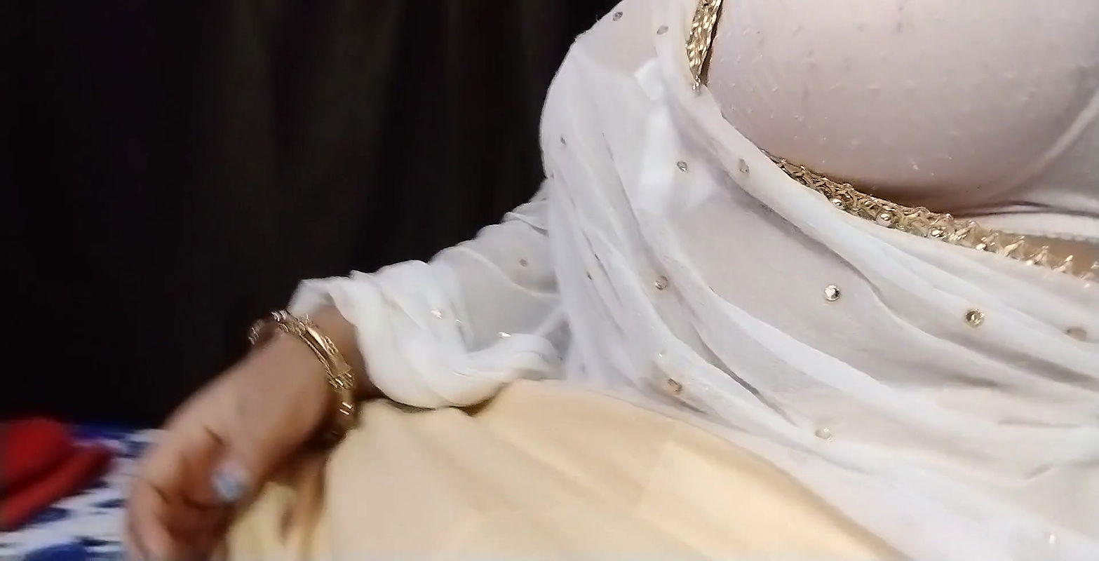 Sexy guy hotdesixx came to fix the fan and did dirty work with the hotgirl21 housewife.