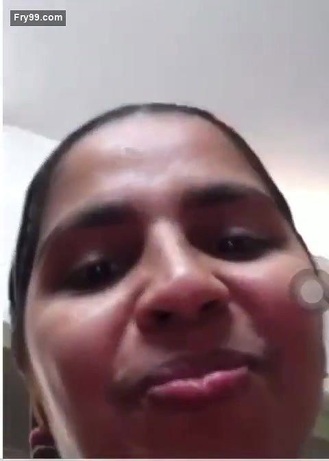 Mallu Bhabhi Showing Her Boob On VC