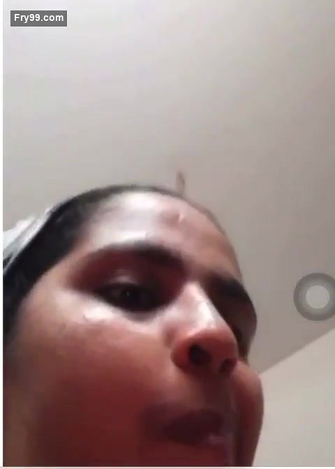 Mallu Bhabhi Showing Her Boob On VC
