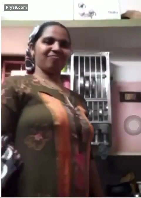 Mallu Bhabhi Showing Her Boob On VC