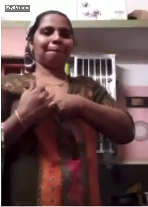 Mallu Bhabhi Showing Her Boob On VC