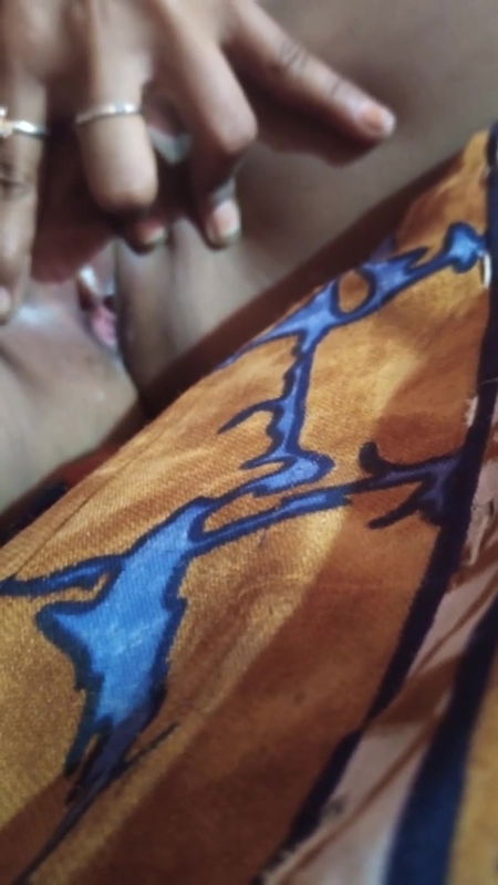 Sony ki choti bahan ki choot.