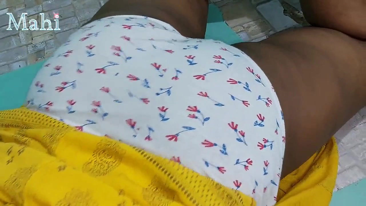 Tamil aunty Mahi funny play and shaking with dick.